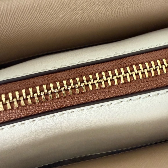 BRAND NEW Michael Kors Marilyn Satchel Bag. 🤎👜 Beautiful!! - Picture 8 of 16